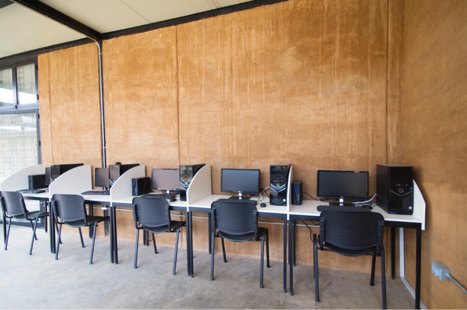 Sala de cómputo: Capacitación y acceso a internet